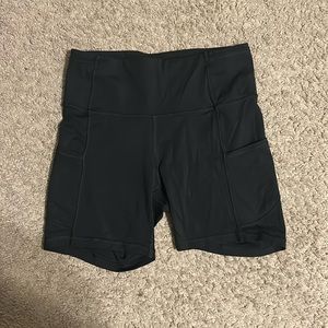 Lululemon black biker shorts with pockets
